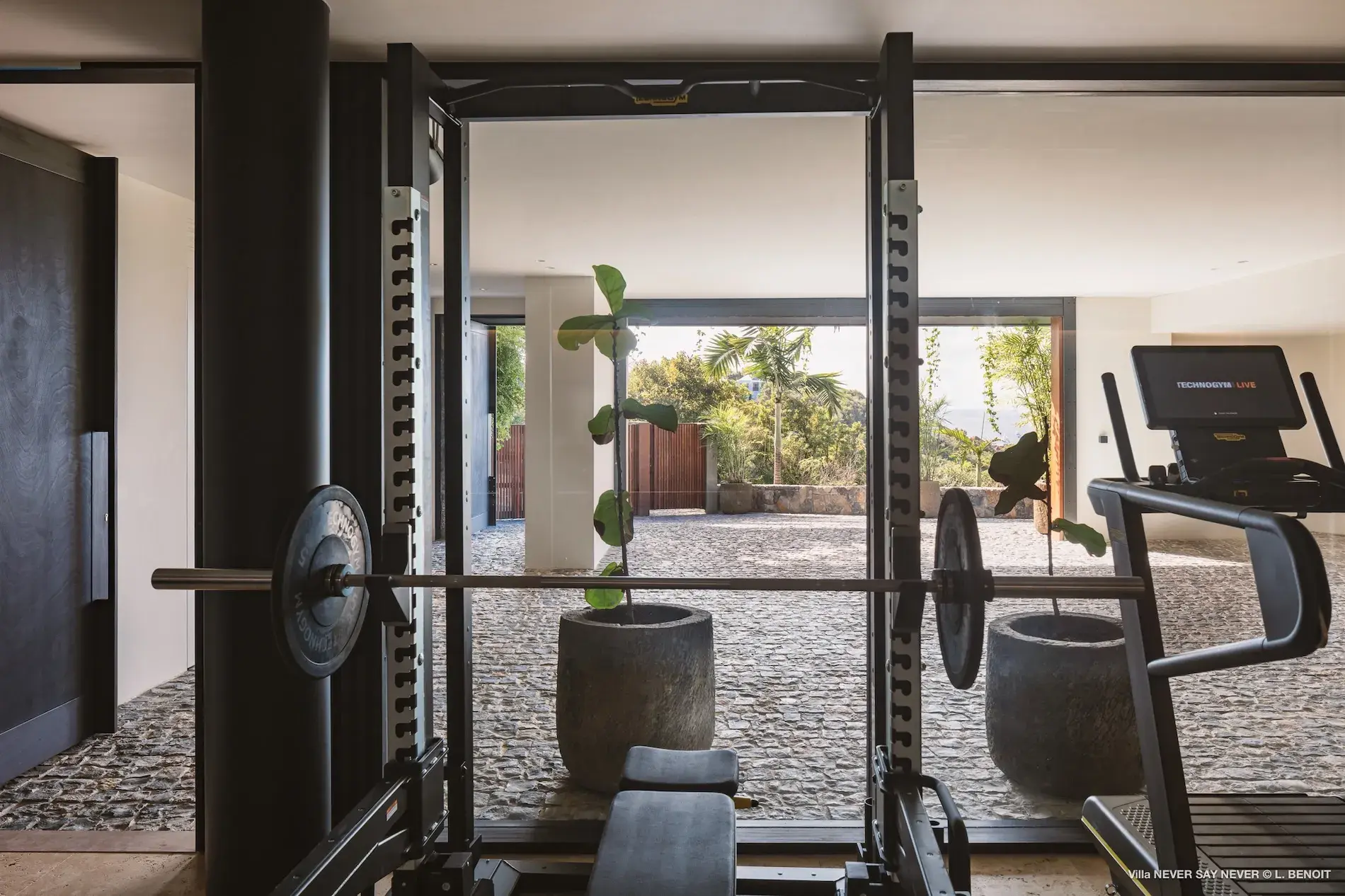 Villa Never Say Never thumb 26