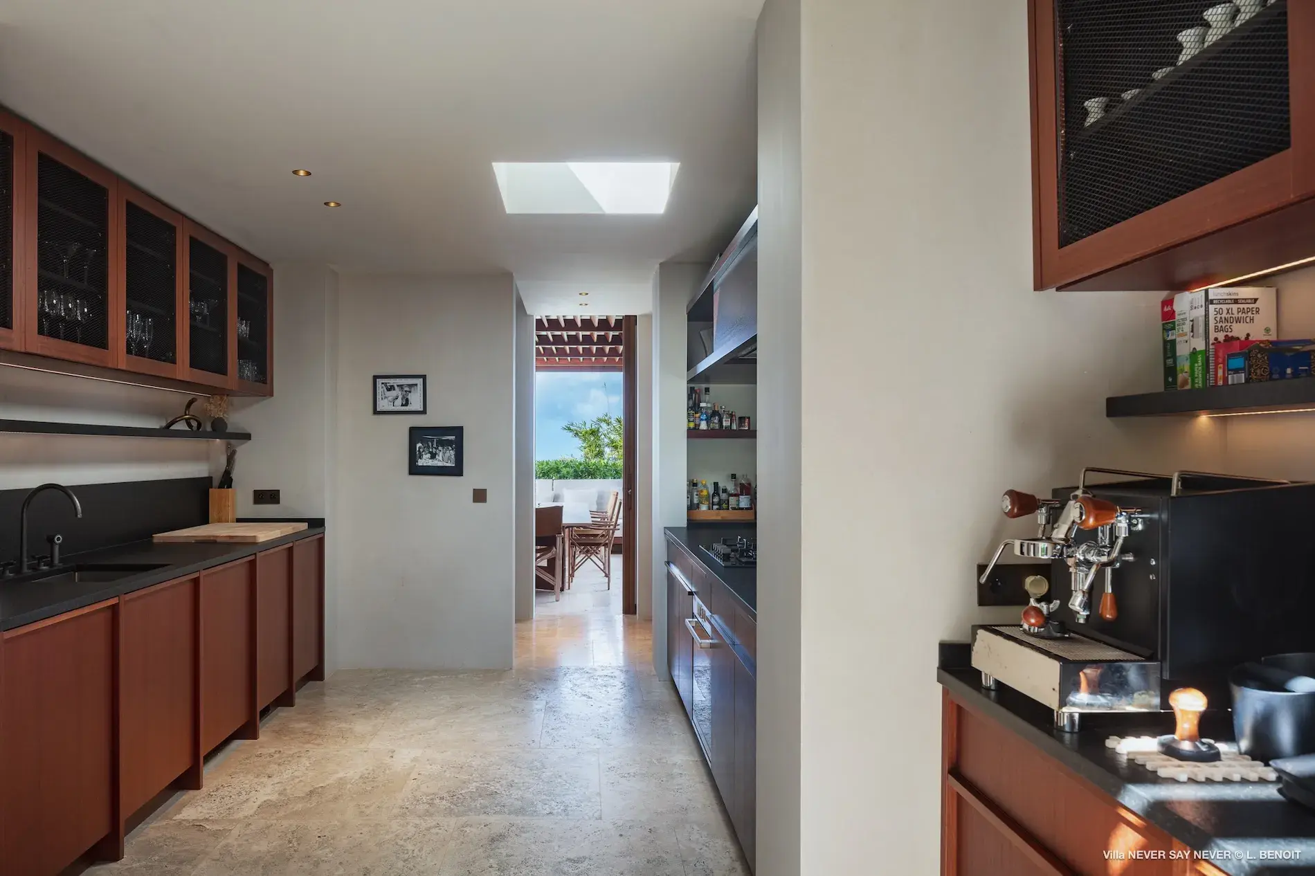 Villa Never Say Never thumb 15