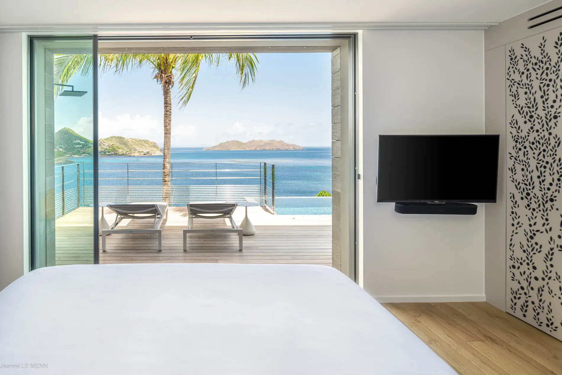 Villa Escort and Presentation