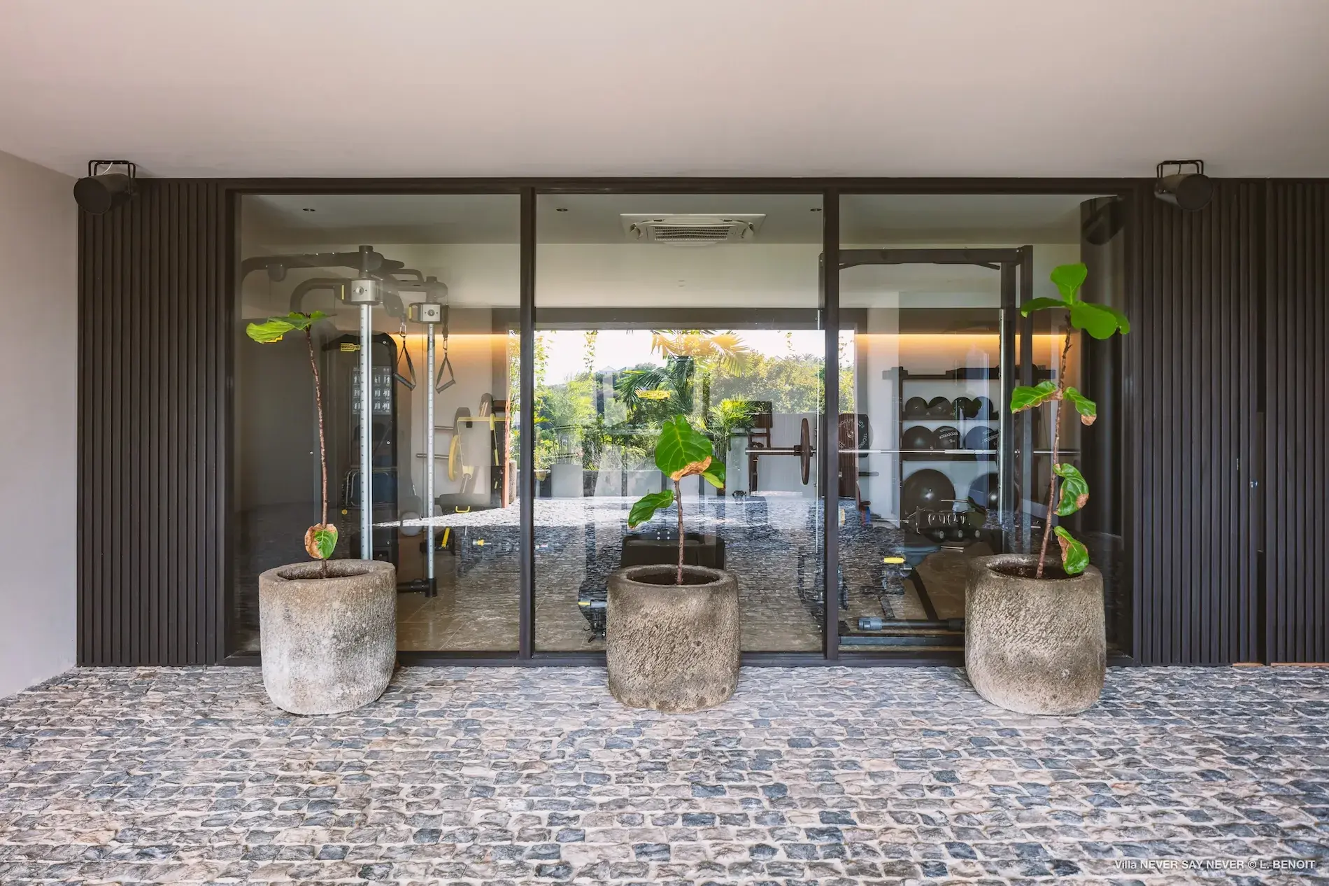 Villa Never Say Never thumb 27