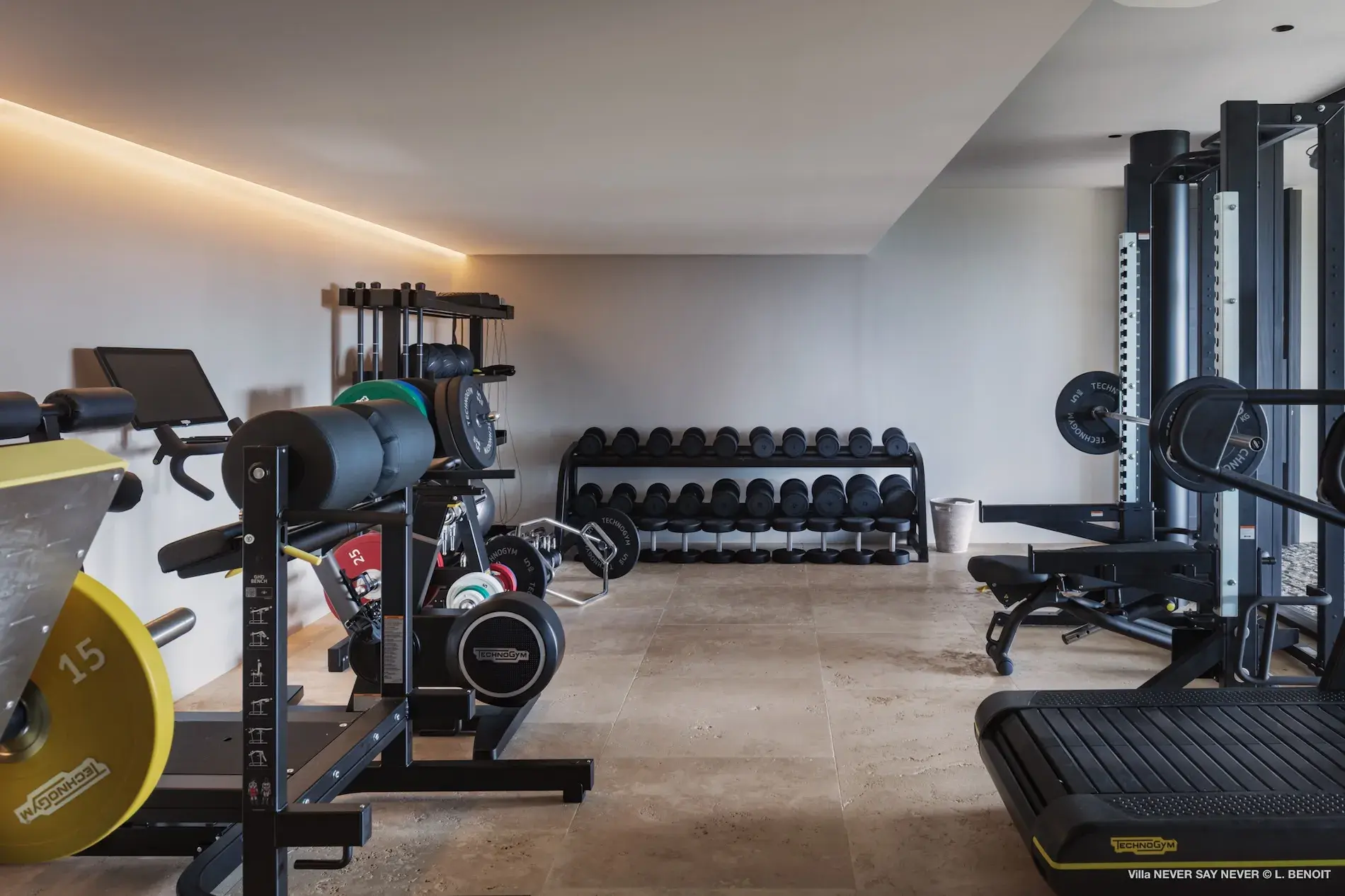 Villa Never Say Never thumb 25